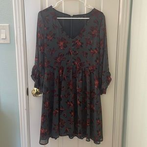 Madewell Green/Floral Dress. Zipper in the back. Sheer 3/4 sleeves with ruffles.